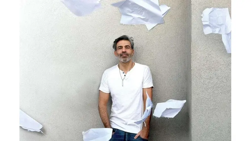 "ברגע ששיר שלי יוצא לרדיו אני לא בודק כמה הוא מצליח, כי אני כבר עסוק בשיר הבא". אוחיון| צילום: אפרת אשל