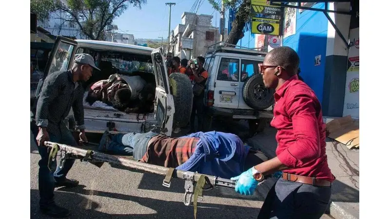 גופות נרצחים לאחר מתקפת ארגוני הפשיעה בהאיטי. צילום: איי.אף.פי