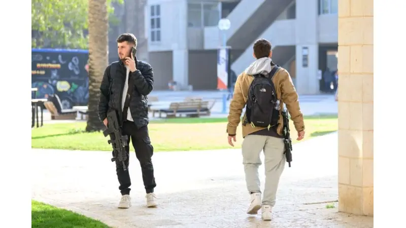 מילואימניקים בבית־חאנון. צילום: אורלי גולדקלנג