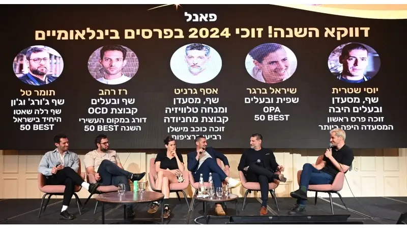 שף אסף גרניט (משמאל), סונן ויריב מלילי מסעדת בית תאילנדי – זוכי הפרס בקטגוריית המוסד הקולינרי, אילת כהן מנהלת הכנס, אילן ירון בעלים ומנכ"ל חברת SE, תומר מור מנכ"ל 'מסעדנים חזקים ביחד'. צילום ליאת מנדל