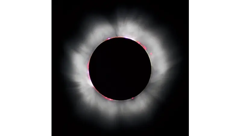 ליקוי החמה המלא של 2006 מעל טורקיה וקפריסין, כפי שהוא צולם מתחנת החלל הבינלאומית. קרדיט: נאס"א