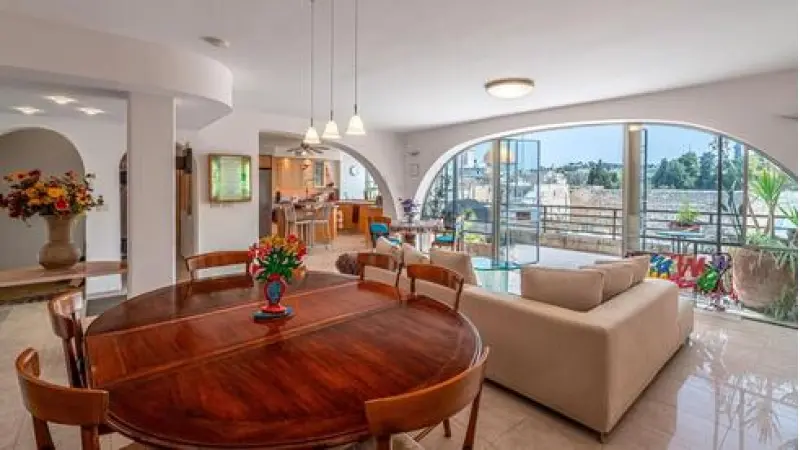 No description available