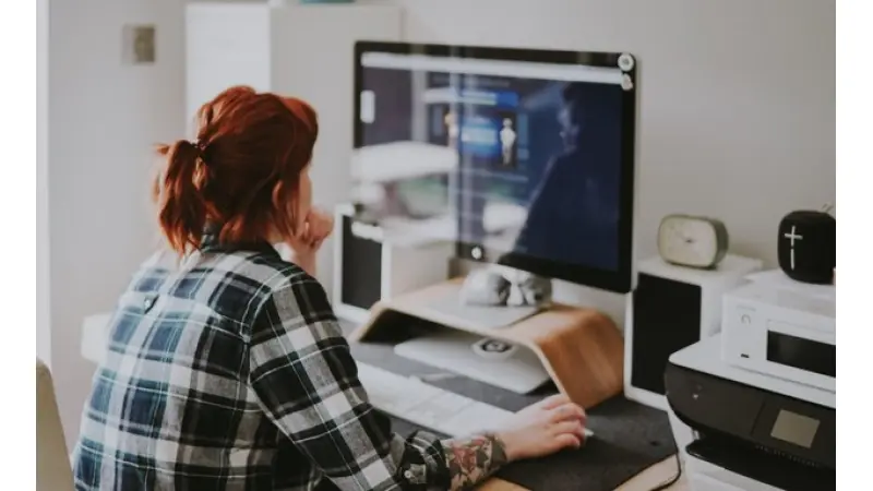 עובדת הייטק (אילוסטרציה)|צילום: Annie Spratt @anniespratt, unsplash