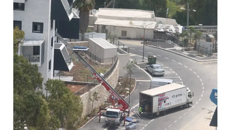 נכנסים לדירה חדשה. תמונת אילוסטרציה. צילום: 970