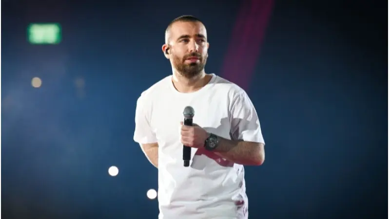 עומר אדם בהופעה, צילום: Arie Leib Abrams/Flash90