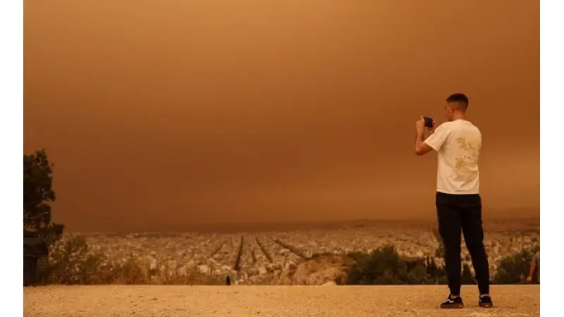 סופת אבק קשה באתונה, יוון|צילום: 
							רויטרס