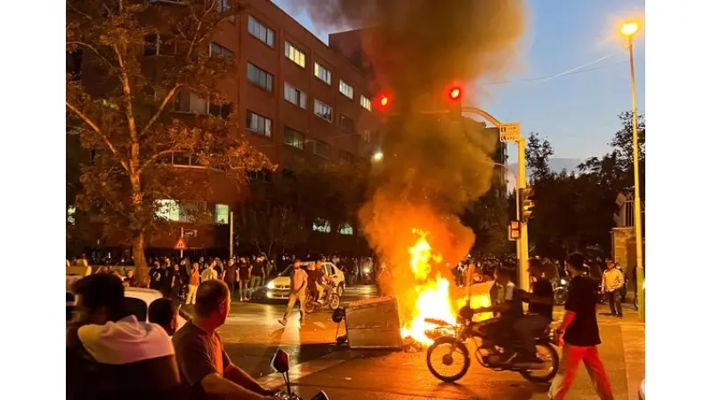 הפגנות באיראן עקב מות הצעירה