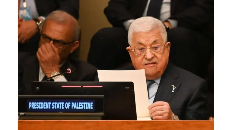 סירה עבד רגו יחד עם פוליטיקאים ספרדים נוספים. EPA