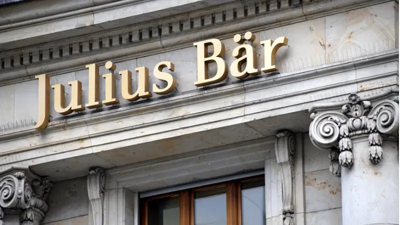 יוליוס בר (צילום shutterstock)