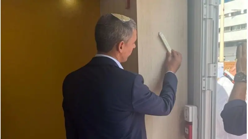 קביעת המזוזה, צילום: משרד התרבות והספורט