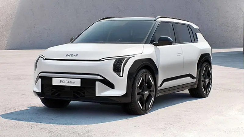 קיה EV3 החשמלי &ndash; הופעת בכורה לפלטפורמת E-GMP בממדים קומפטיים ועם הנעה קדמית. לתא המטען נפח של 460ל'. צילום: קיה