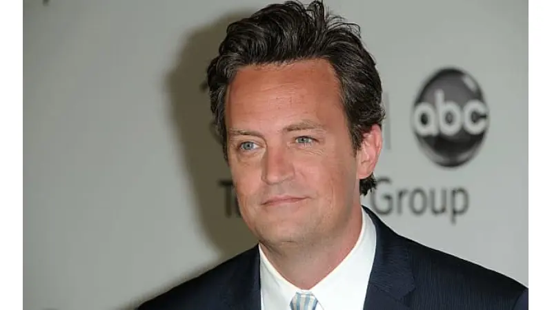 מת'יו פרי וג'ניפר אניסטון | צילום: מתוך "חברים"