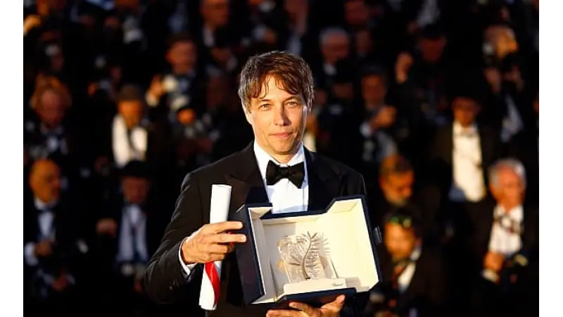 פאיאל קפדיה וקאסט "כל מה שאנחנו מדמיינים כאור". פסטיבל קאן 2024 | צילום: רויטרס