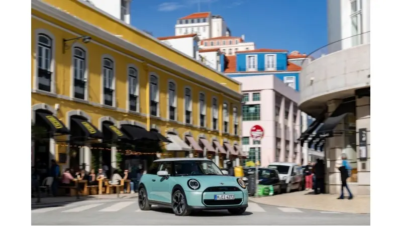 ×¢×צ×× ×¤× ×× MINI Cooper E/SE (××§×ר ×הצ)