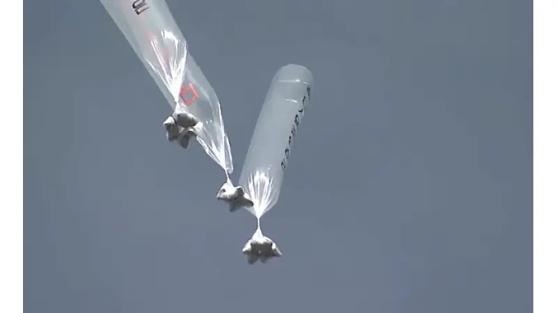 זירת נפילה של אחד הבלונים | צילום: רויטרס