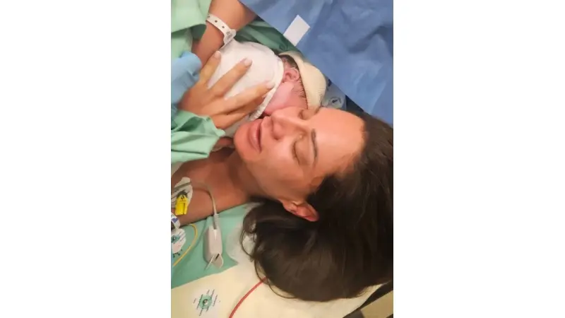 מעיין אדם ובתה התינוקת (צילום אינסטגרם)