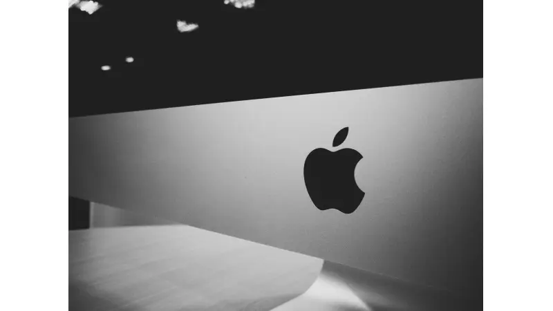 אפל משיקה אייפונים חדשים (צילום pexels)