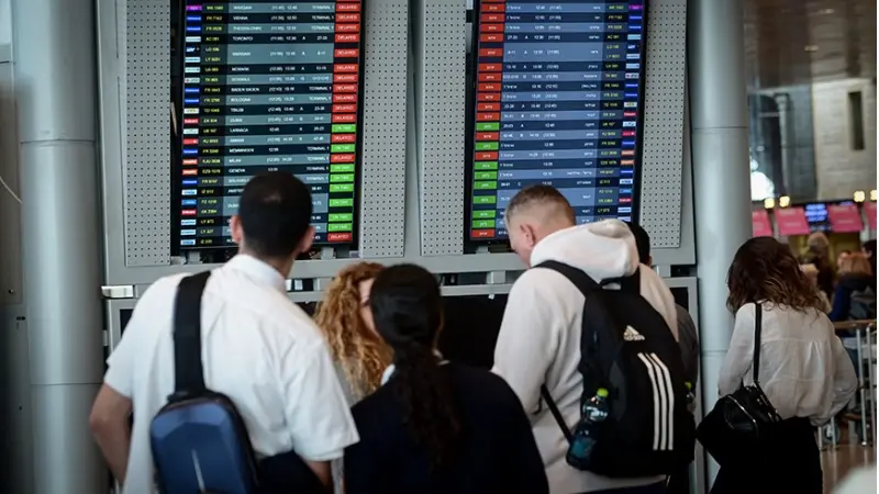 טיסות מבוטלות (צילום פלאש 90/ אבשלום ששוני)